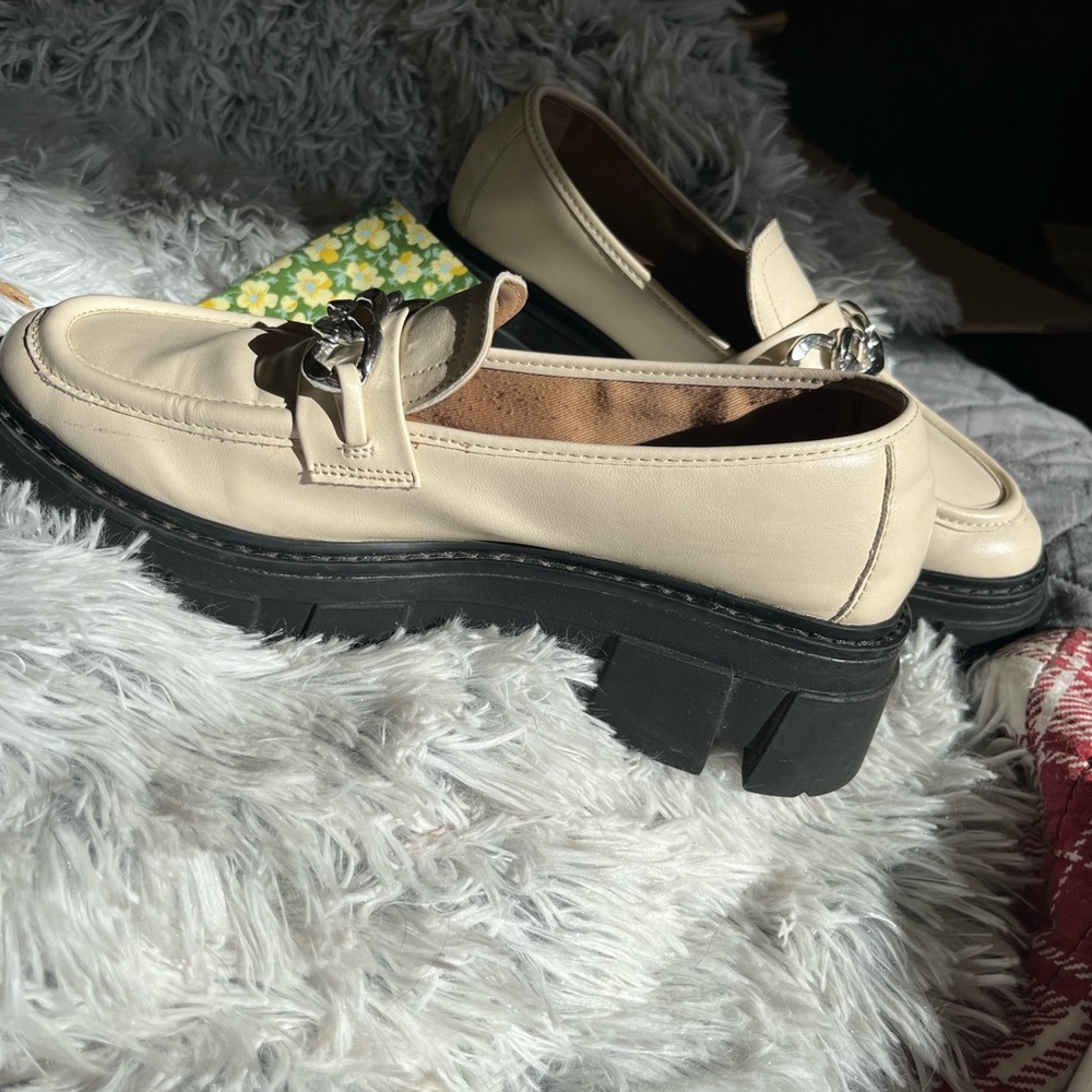 No Boundaries Cream Loafers with Chain Accent - Picture 8 of 11